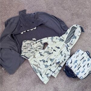 Carter’s Shark Hooded Towel Set